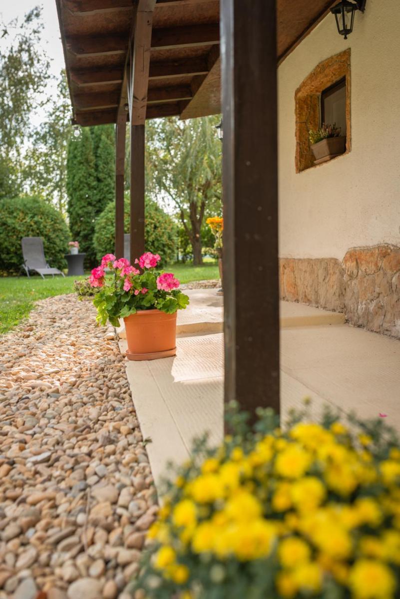 Lovely Cottage Home แวแลนแซ ภายนอก รูปภาพ