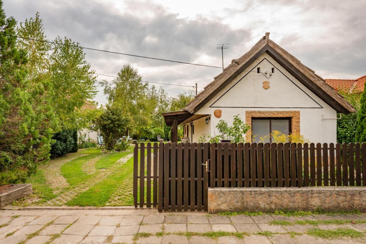 Lovely Cottage Home แวแลนแซ ภายนอก รูปภาพ